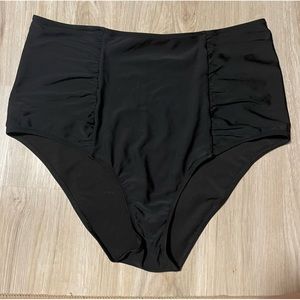Brand New Never Worn AERIE HIGH WAISTED
BIKINI BOTTOM Color: Black, Size: XL